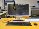 Windowsrechner Fujitsu P900 mit 23-Zoll-Bildschirmen, Kartenleser und Headsets